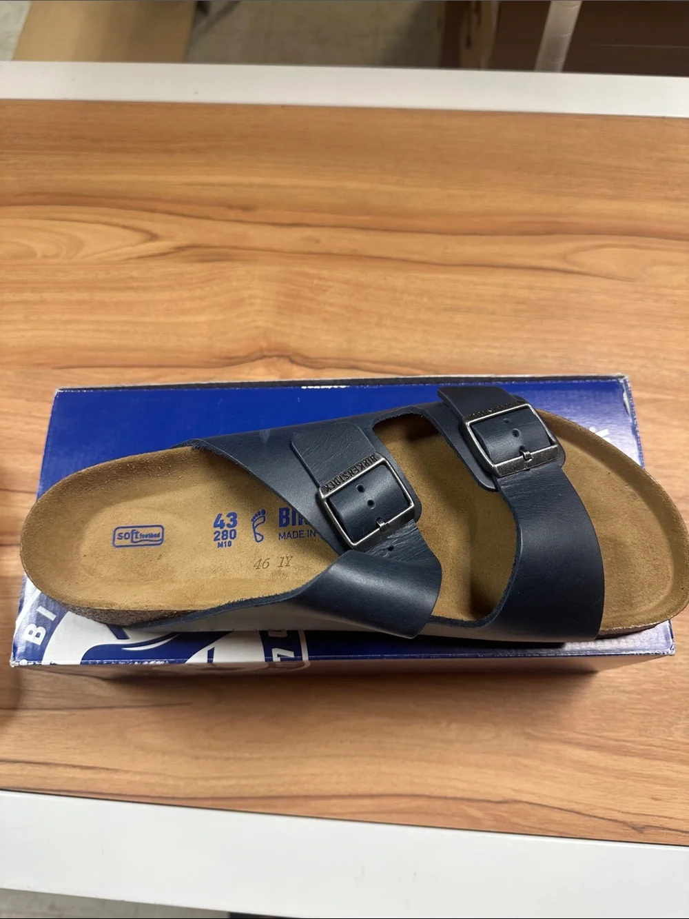 Men’s Birkenstock Arizona Size 43 Regular Width Slight Defect Brand New!!